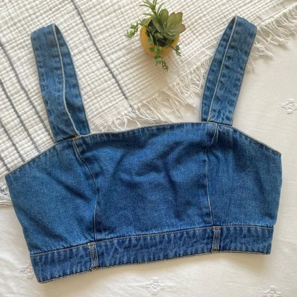 ✨ Forever 21 Blue Denim Sleeveless Crop Top ✨ - Picture 1 of 7